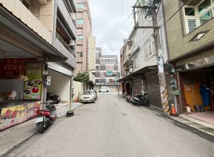 A22捷運站商業區大面寬透店