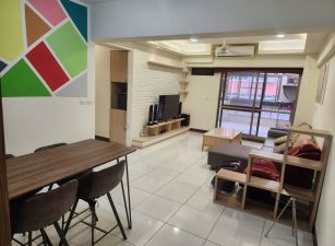 三房大平面車位，民族/建工/鼎山家樂福商圈(近樹德、高應大，生活機能便利、通勤方便)一卡皮箱即能入住