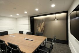 個人工作桌(座位)出租，包水電及免費使用會議室，只要9000元