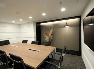 個人工作桌(座位)出租，包水電及免費使用會議室，只要9000元