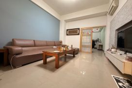 楠梓德民商圈八米街上正四樓車庫別墅