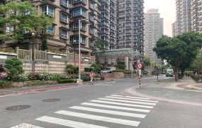 專租。台北灣星海灣「平面大車位」