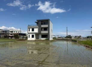 永慶許書豪★冬山河岸第一排雙面路電梯農舍
