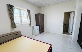 成功路角間電梯套房