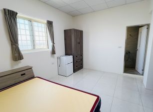 成功路角間電梯套房