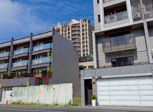 土地珠寶專才~仁武澄清湖生活圈85坪建地
