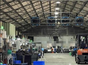 交流道旁廠房