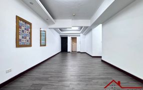 東區長榮中學面公園崇誨三房電寓