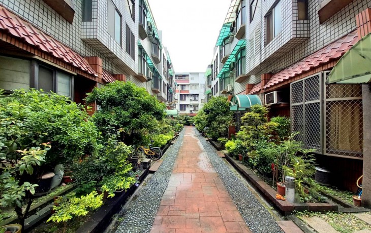 威佑 專任員林市區邊間花園別墅 大腳印房地資訊網