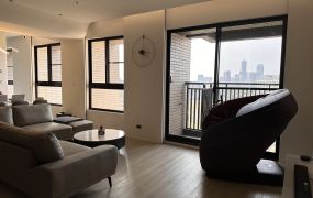 前鎮高中站 頂樓戶 智能宅飯店夜景原2+1房（原3+1房）B1電梯前大平車